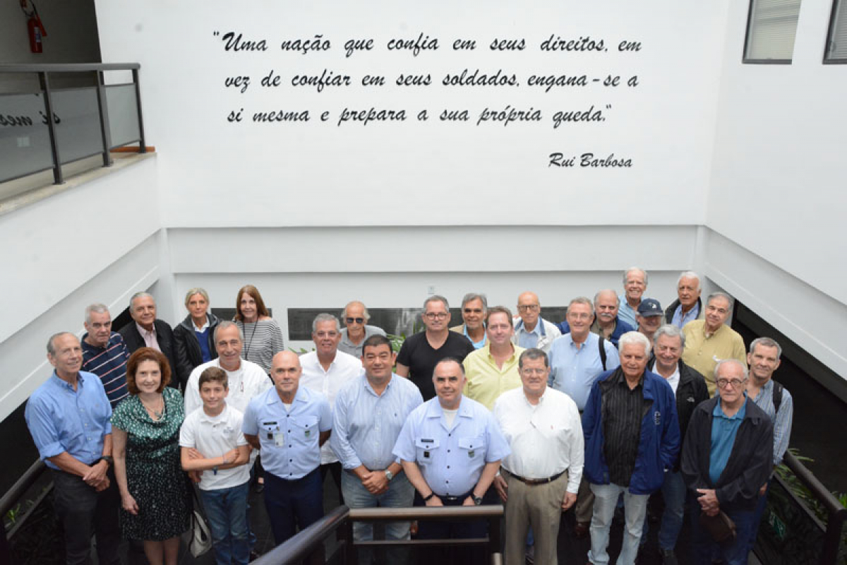 Comodoro e Conselheiros visitam Museu Aeroespacial