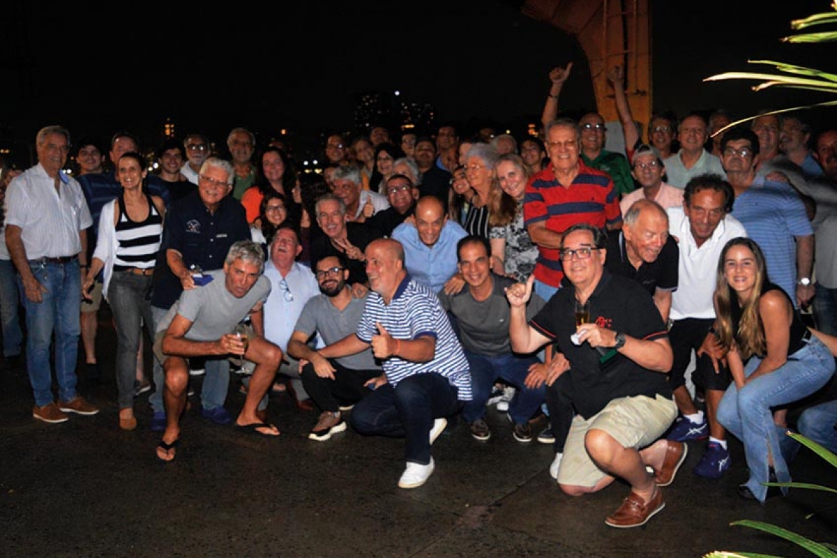 Grupo do Bilhar confraterniza no Bar dos Pinguins