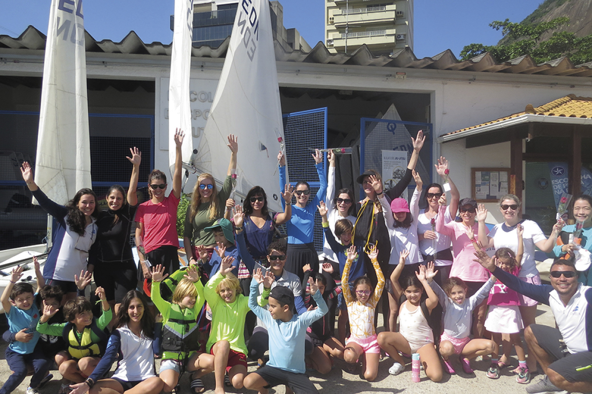 Mães participam de atividades e recebem homenagens