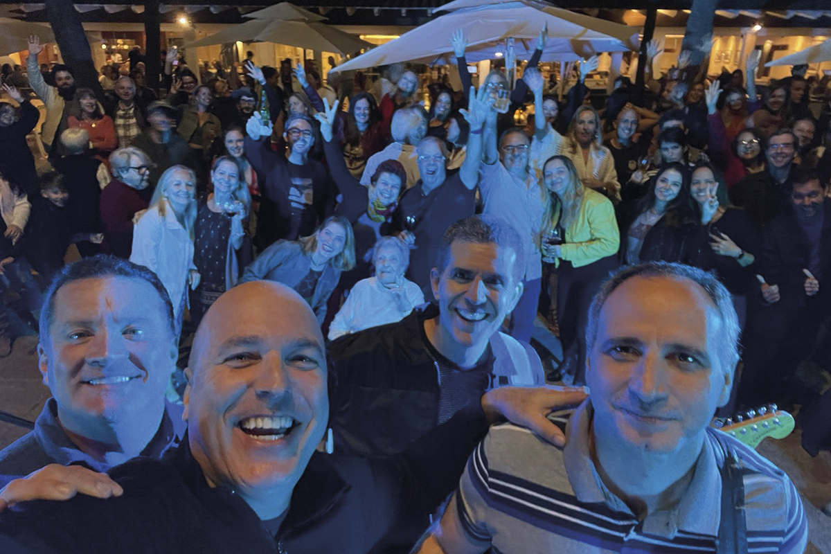 Música nos Coqueiros: os clássicos do Rock com Rex’s Band 