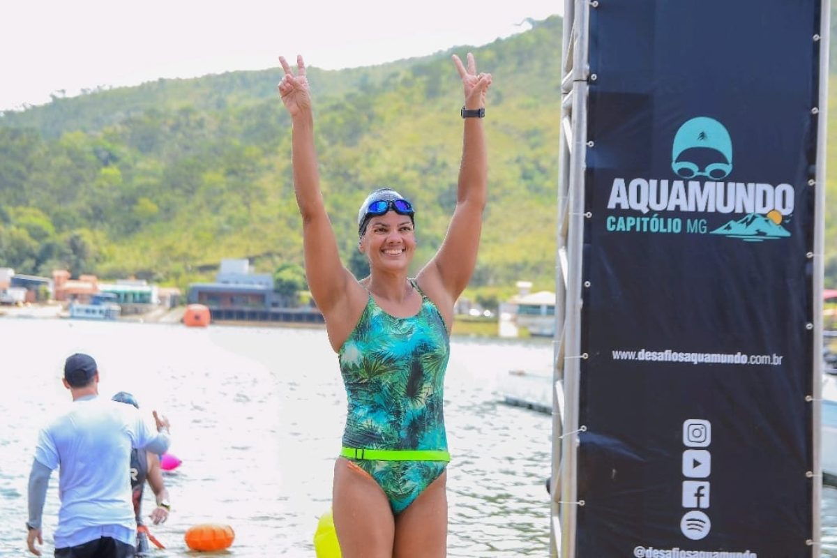Larissa Magro, nadadora do GMNI, completa maratona aquática de 10km