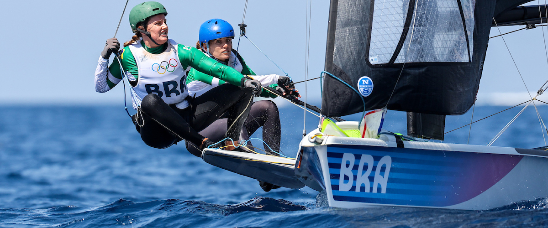 Paris 2024: Martine Grael e Kahena Kunze disputam medal race; demais velejadores do clube estreiam nos próximos dias