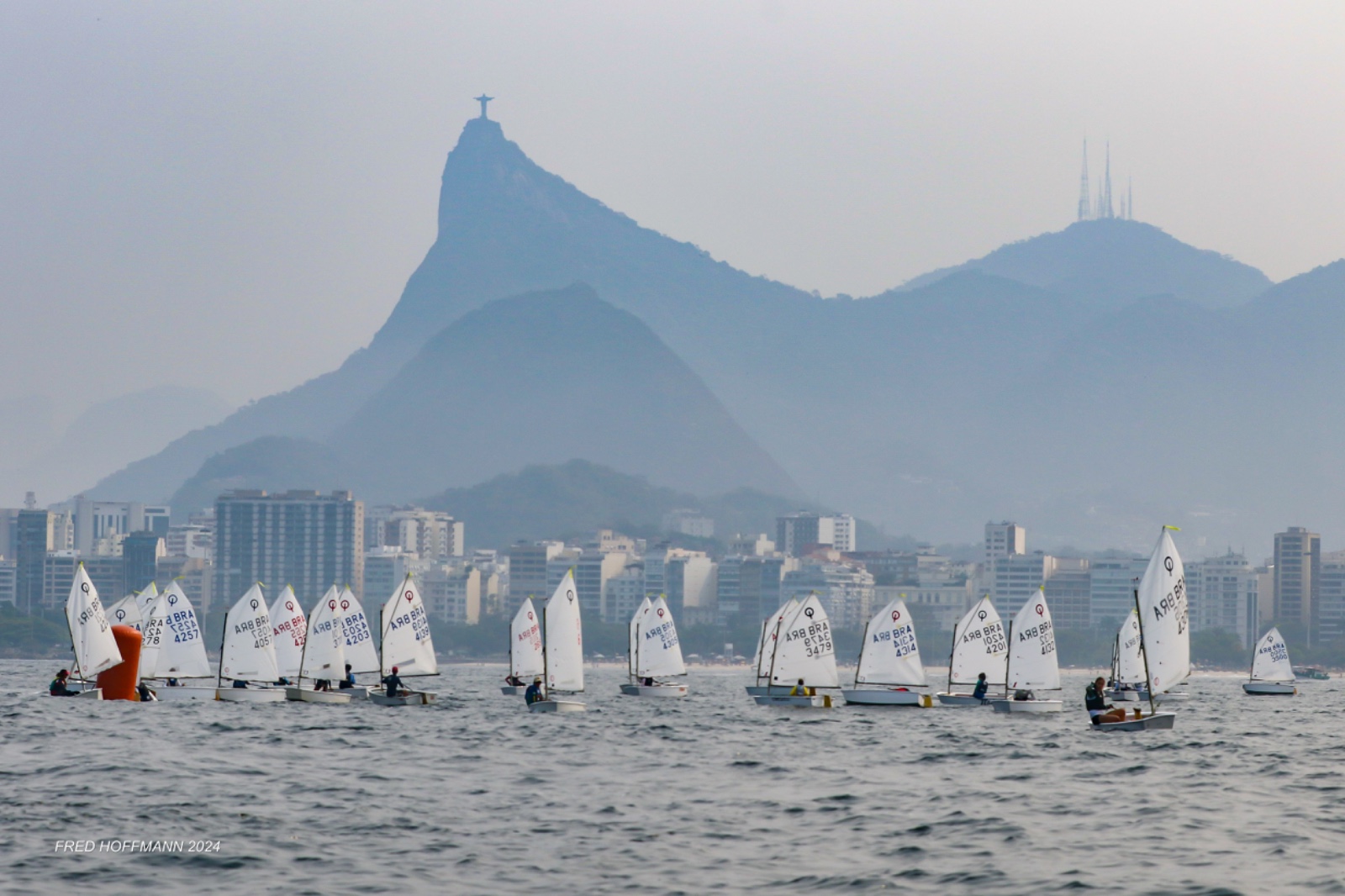 Classe Optimist disputa 37ª Semana Internacional de Vela do Rio de Janeiro