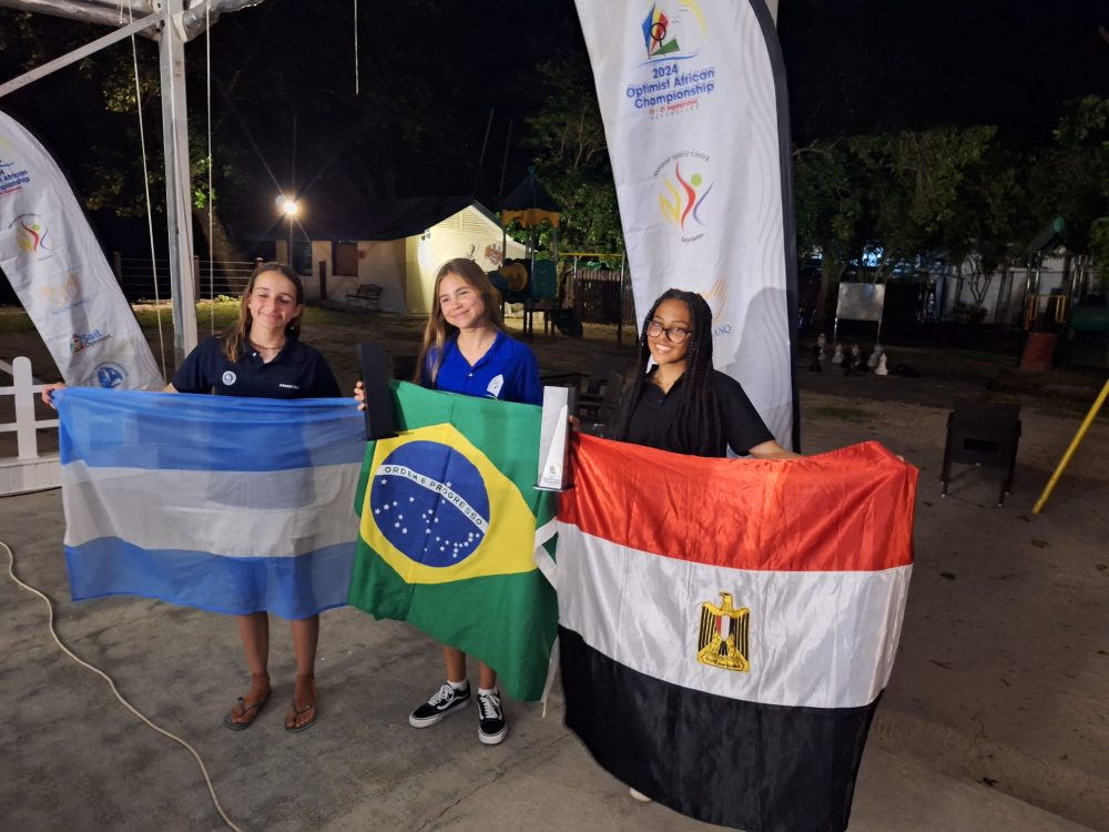 Maria Luiza Grossi é campeã feminina no Africano de Optimist