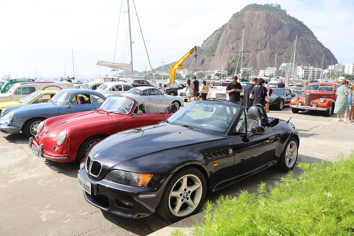 7º Encontro de Carros Antigos exibe relíquias automotivas