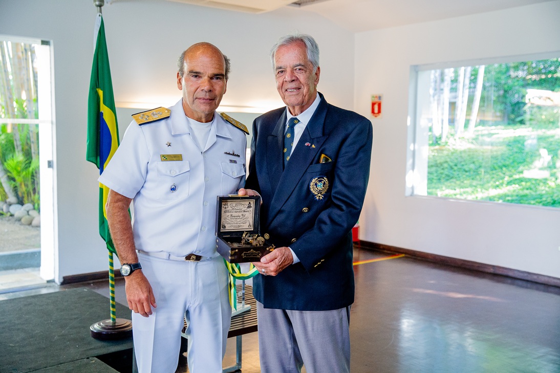 ICRJ e Marinha do Brasil trocam homenagens em tradicional encontro