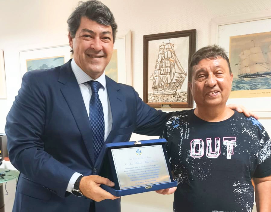 Colaborador mais antigo do clube é homenageado