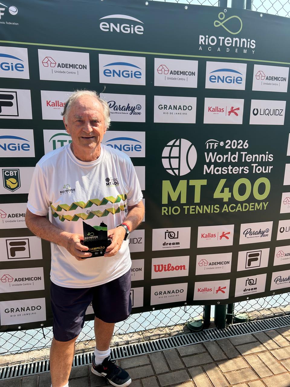 Julius Haupt é campeão no World Tennis Masters Tour